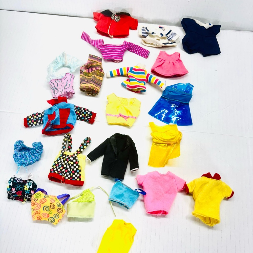 Large Mixed Vintage LOT of 90’s Barbie Dolls, Case, Clothes & Shoes 208 Pcs - Picture 16 of 16